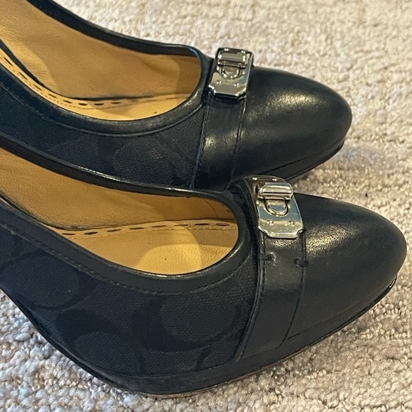 Coach Camille Signature Turn Lock Black Pump, Leather/Jacquard, Almond Toe, 8.5B - Picture 10 of 13